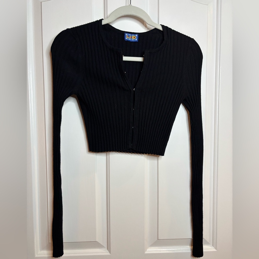 EUC LHD Black Ribbed Long Sleeve Knit Crop Top with hooker closures size Small